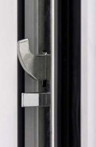 Dettaglio scrocco portoncino in Alluminio Kopen | DF Serramenti